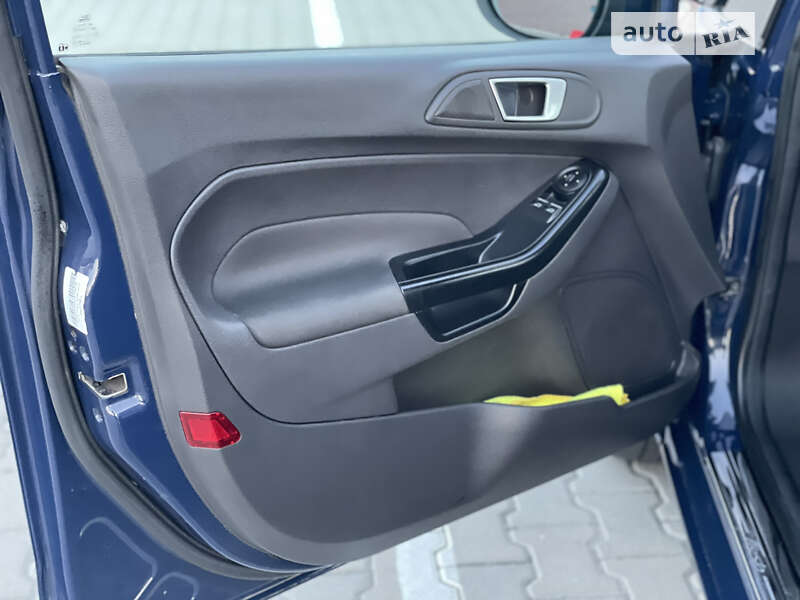 Хэтчбек Ford Fiesta 2015 в Киеве