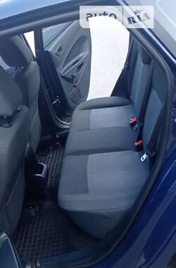 Хетчбек Ford Fiesta 2012 в 