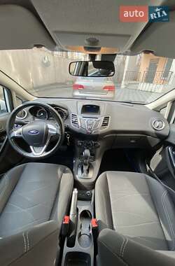 Хэтчбек Ford Fiesta 2016 в 