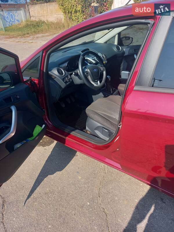 Хэтчбек Ford Fiesta 2011 в Полтаве