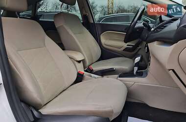Седан Ford Fiesta 2016 в Новояворовске