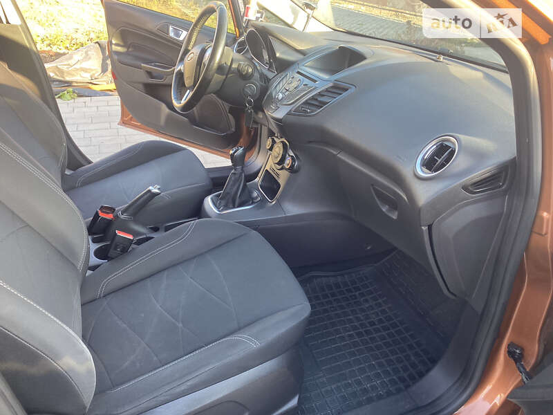 Хэтчбек Ford Fiesta 2015 в Хмельницком