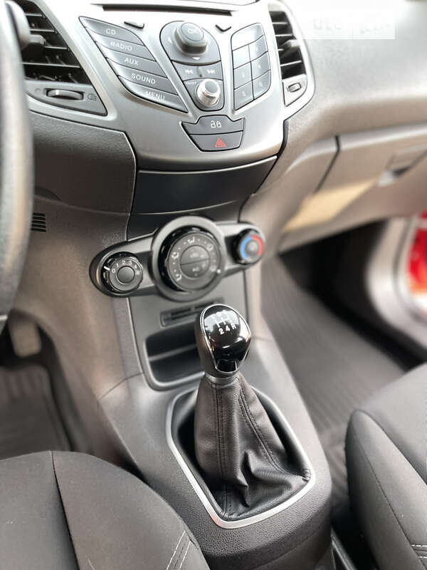 Хетчбек Ford Fiesta 2014 в Києві