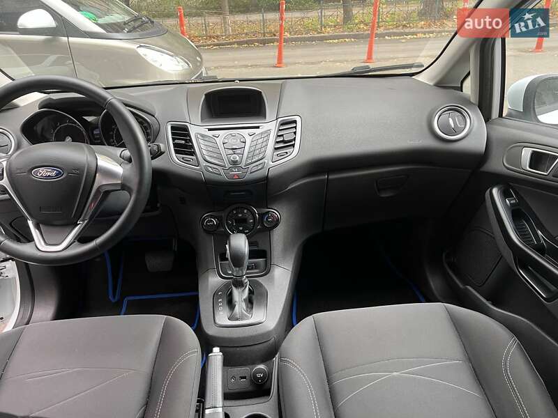 Хетчбек Ford Fiesta 2016 в Києві