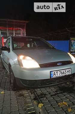 Хэтчбек Ford Fiesta 2003 в Долине