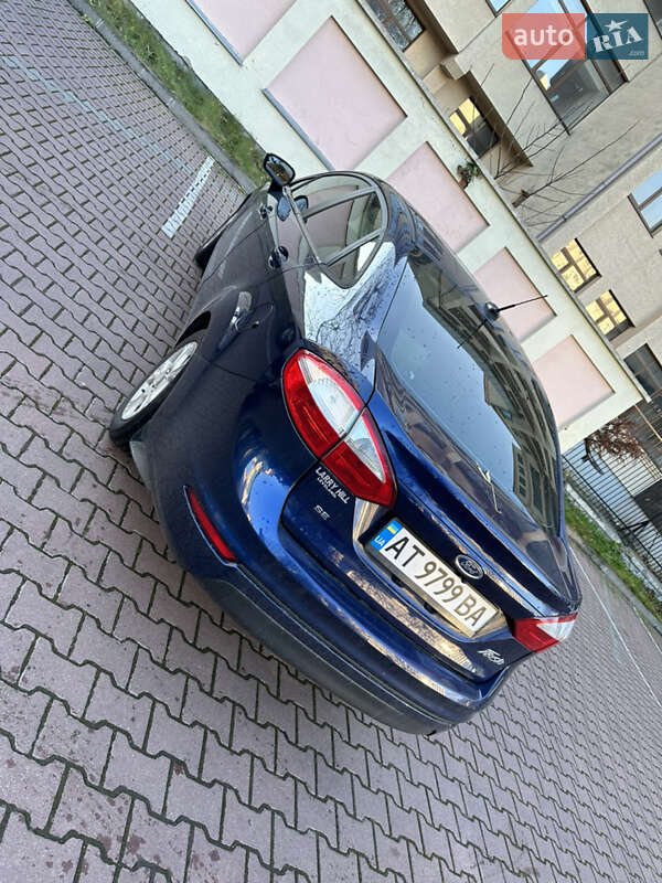 Седан Ford Fiesta 2016 в Івано-Франківську
