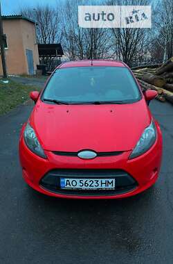 Хетчбек Ford Fiesta 2010 в Хусті