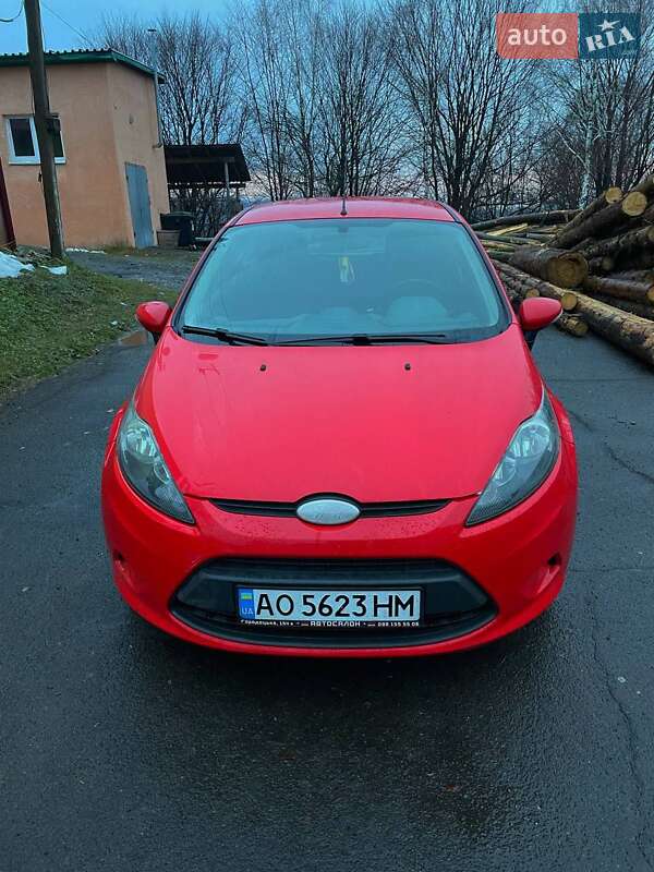 Хэтчбек Ford Fiesta 2010 в Хусте