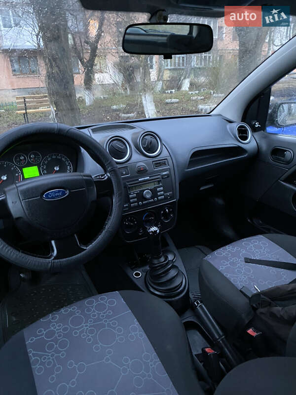 Хетчбек Ford Fiesta 2008 в Чернівцях