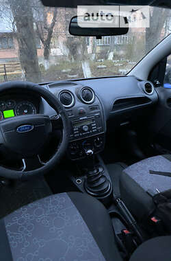 Хэтчбек Ford Fiesta 2008 в Черновцах