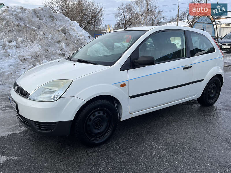 Хэтчбек Ford Fiesta 2004 в Чернигове фото 2 Хэтчбек Ford Fiesta 2004 в Чернигове
