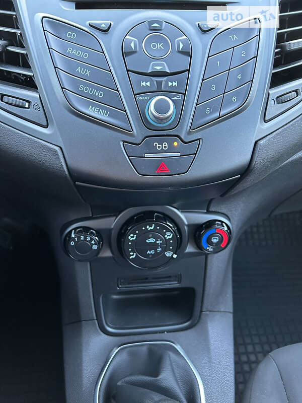 Хэтчбек Ford Fiesta 2015 в Киеве
