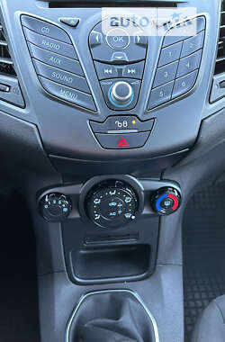 Хэтчбек Ford Fiesta 2015 в 