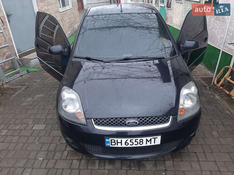 Хэтчбек Ford Fiesta 2007 в 