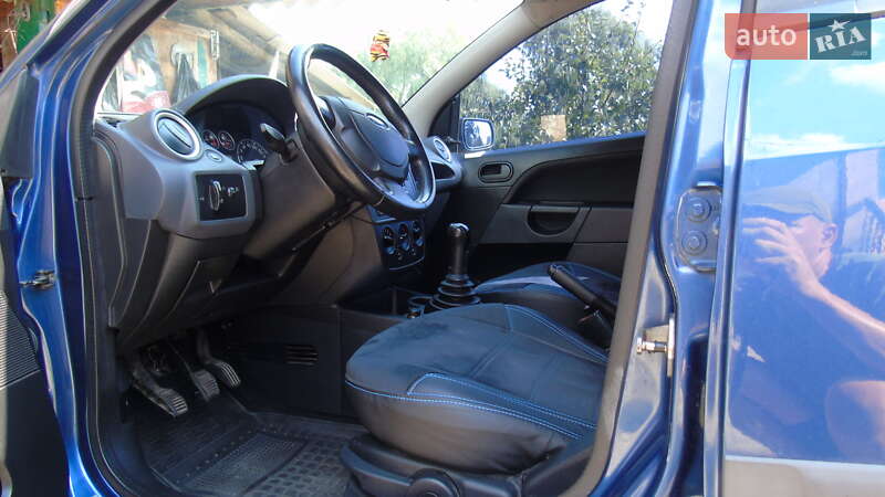 Хэтчбек Ford Fiesta 2006 в Николаеве