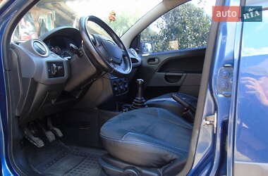 Хэтчбек Ford Fiesta 2006 в 