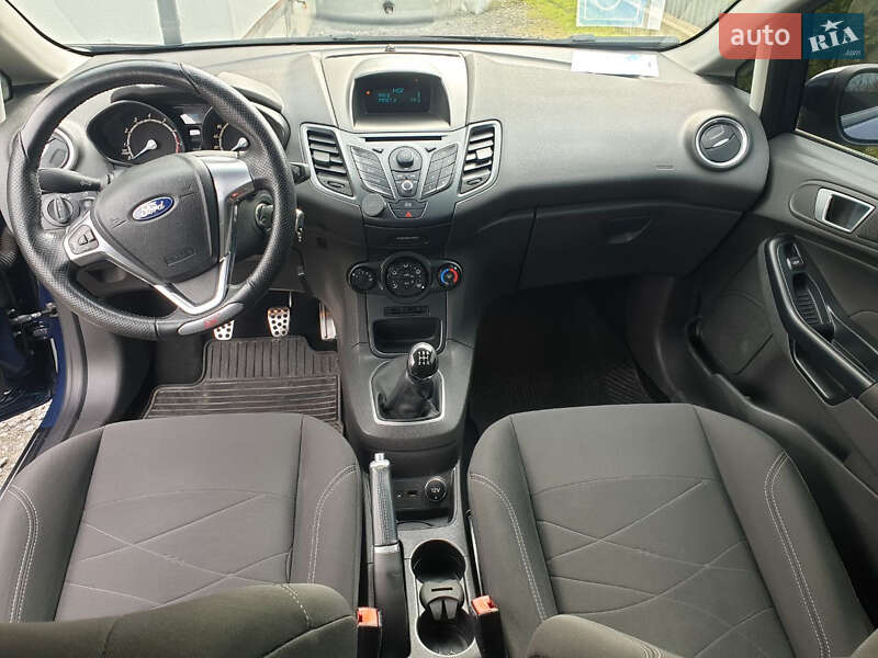 Хэтчбек Ford Fiesta 2014 в Львове