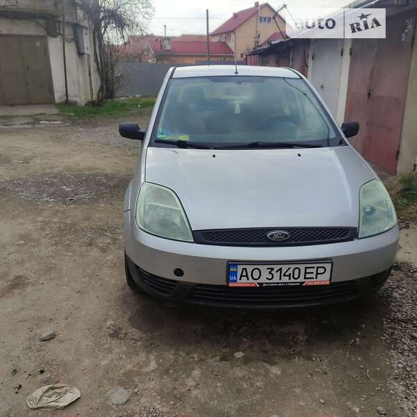 Хетчбек Ford Fiesta 2003 в Ужгороді