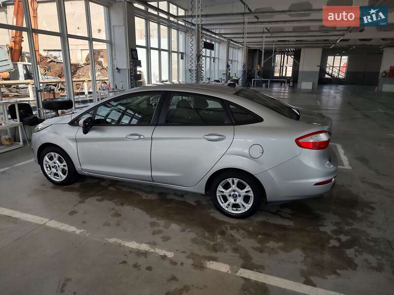 Седан Ford Fiesta 2013 в Николаеве