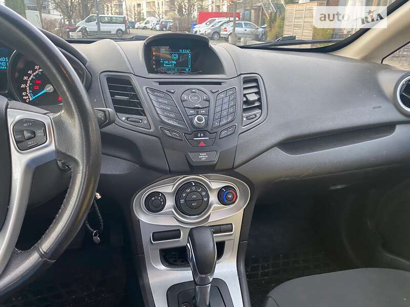 Седан Ford Fiesta 2016 в Киеве