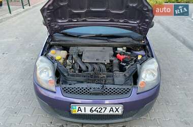 Хэтчбек Ford Fiesta 2006 в 