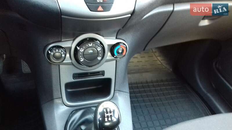 Хэтчбек Ford Fiesta 2013 в Киеве фото 16 Хэтчбек Ford Fiesta 2013 в Киеве