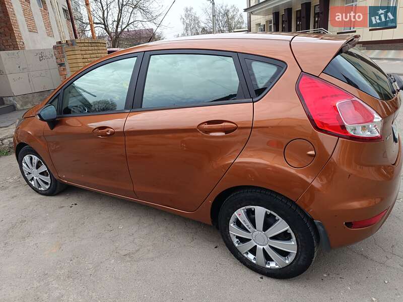 Хэтчбек Ford Fiesta 2013 в Волочиске