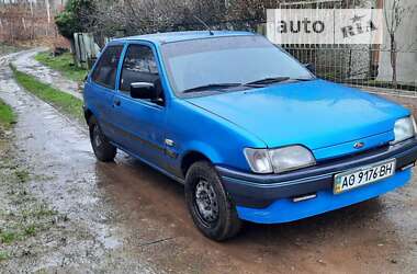 Хэтчбек Ford Fiesta 1990 в Хусте