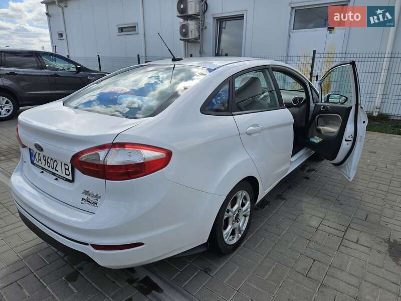 Седан Ford Fiesta 2015 в Софиевской Борщаговке