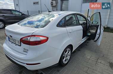 Седан Ford Fiesta 2015 в 