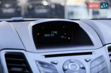 Хэтчбек Ford Fiesta 2015 в 