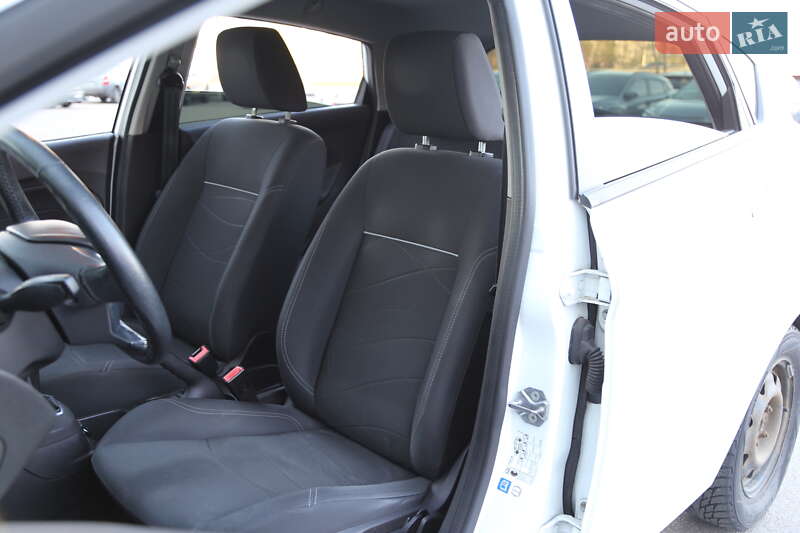 Хэтчбек Ford Fiesta 2015 в Киеве
