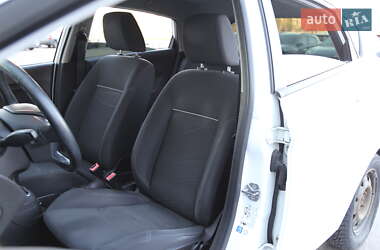 Хэтчбек Ford Fiesta 2015 в 