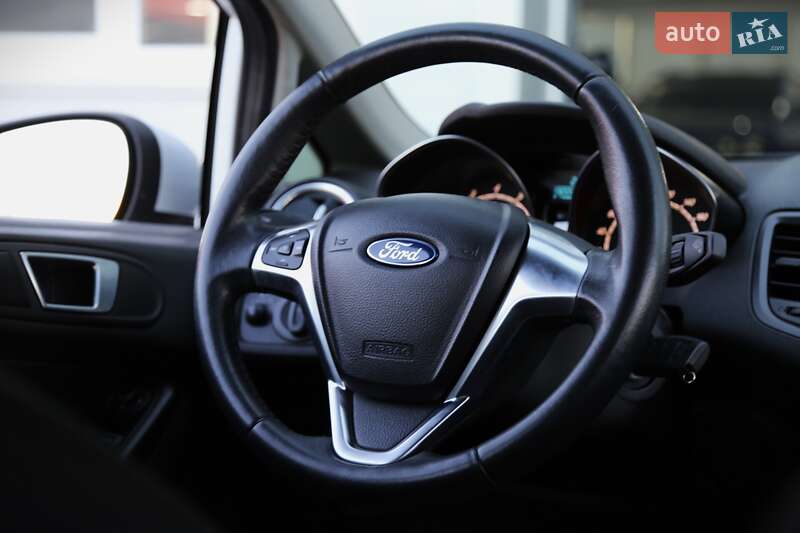 Хэтчбек Ford Fiesta 2015 в Киеве