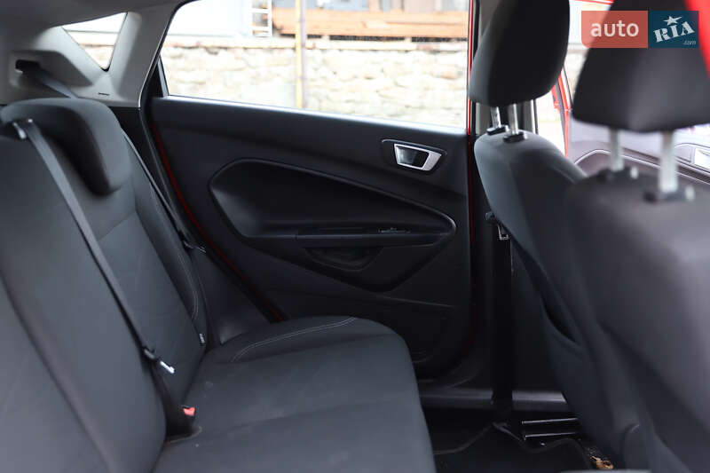 Хетчбек Ford Fiesta 2016 в Львові