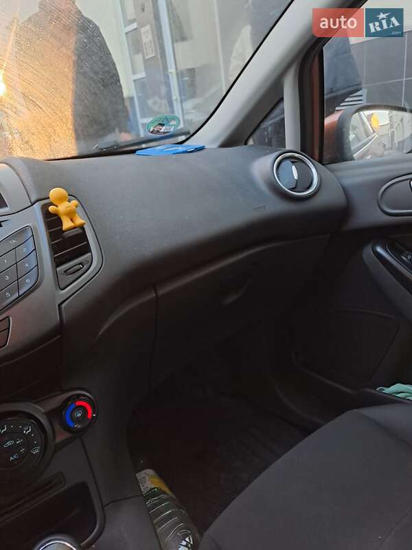 Хэтчбек Ford Fiesta 2013 в Черновцах