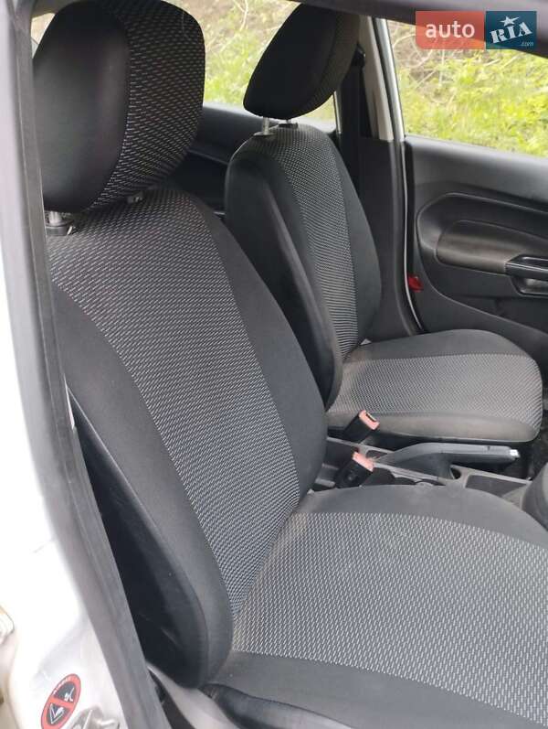 Хэтчбек Ford Fiesta 2013 в Сумах фото 6 Хэтчбек Ford Fiesta 2013 в Сумах