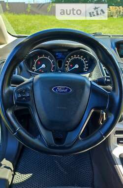 Седан Ford Fiesta 2015 в Днепре