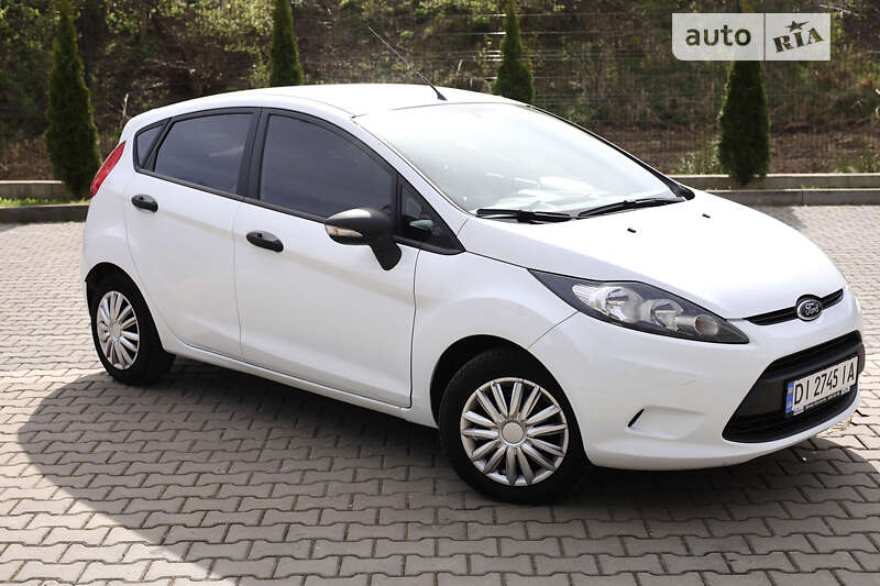 Хэтчбек Ford Fiesta 2012 в Ивано-Франковске