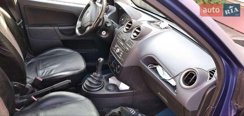 Хэтчбек Ford Fiesta 2007 в Ровно