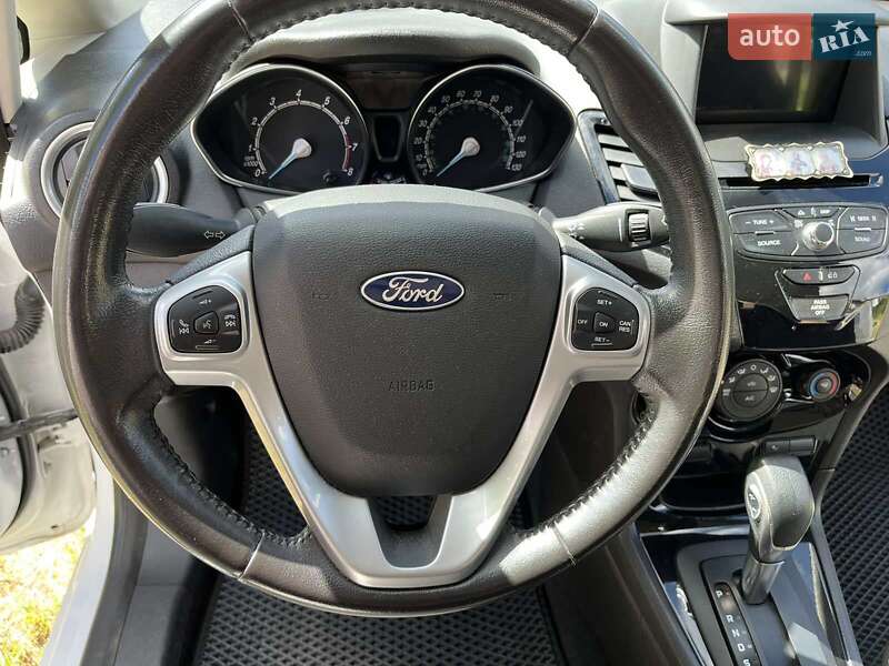 Седан Ford Fiesta 2016 в Ужгороді