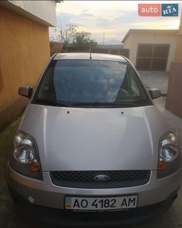Хэтчбек Ford Fiesta 2007 в Тячеве