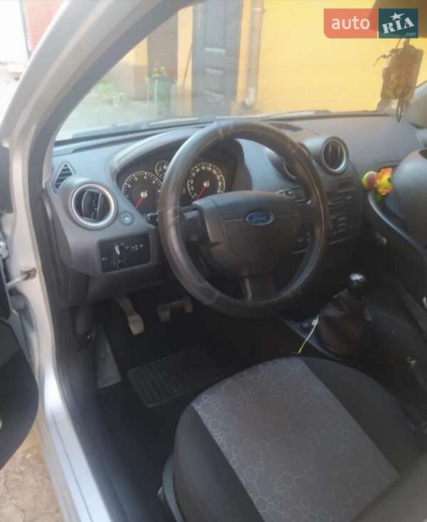 Хэтчбек Ford Fiesta 2007 в Тячеве