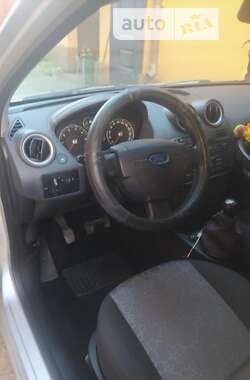 Хэтчбек Ford Fiesta 2007 в Тячеве