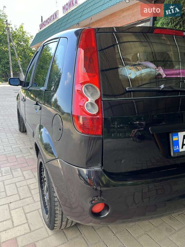 Хэтчбек Ford Fiesta 2007 в Новомосковске