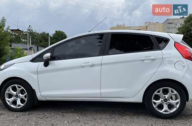 Хэтчбек Ford Fiesta 2015 в 