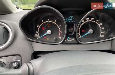 Хэтчбек Ford Fiesta 2015 в 