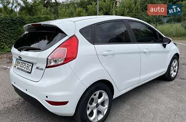 Хэтчбек Ford Fiesta 2015 в 