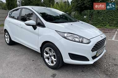 Хэтчбек Ford Fiesta 2015 в 