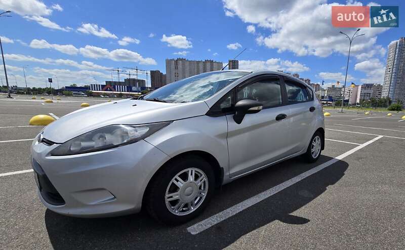 Хэтчбек Ford Fiesta 2012 в Киеве